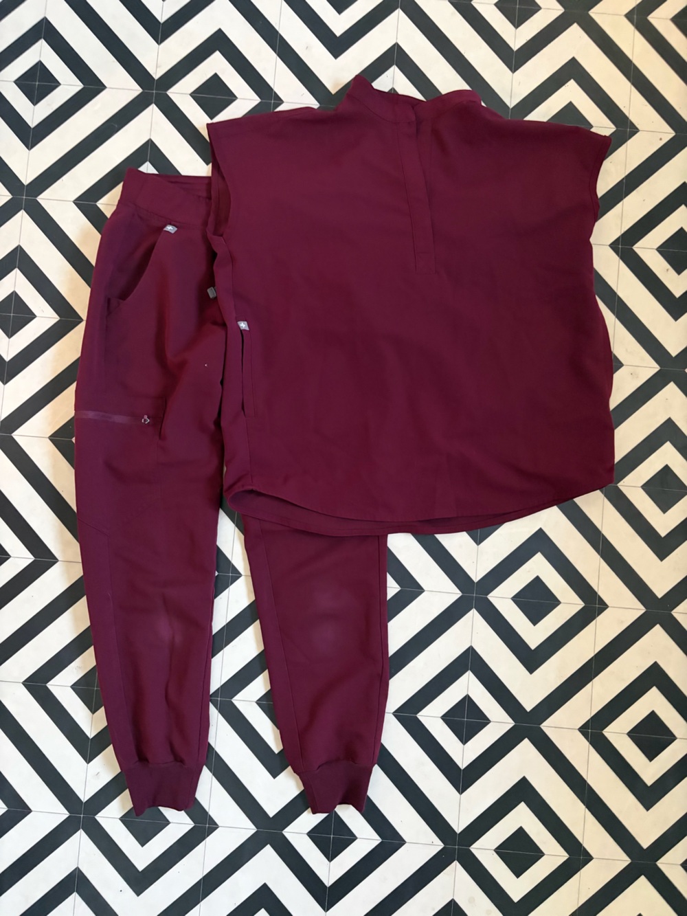 Figs Women's Maroon Scrub set XXS